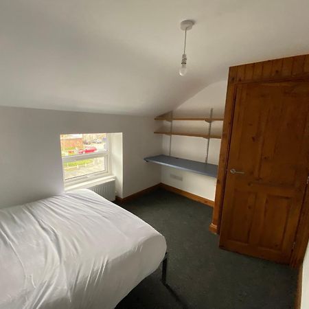 Room In A Shared House แบงเกอร์ ภายนอก รูปภาพ