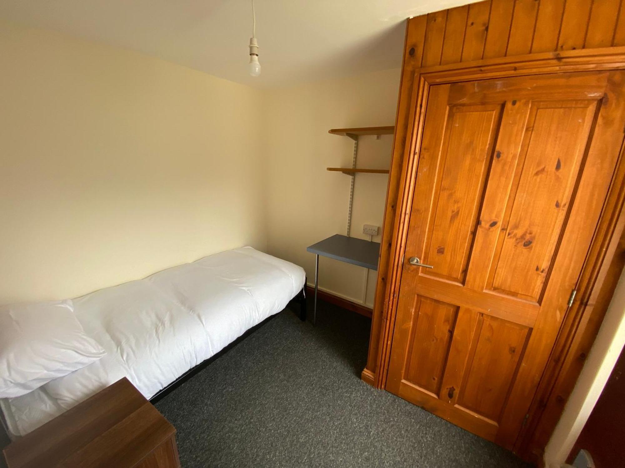 Room In A Shared House แบงเกอร์ ภายนอก รูปภาพ